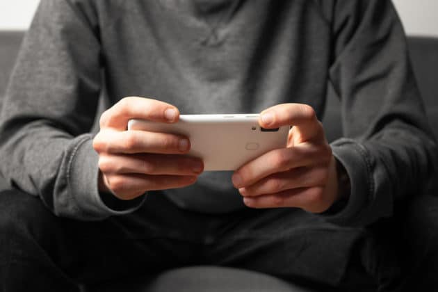 factors underlying mobile game addiction